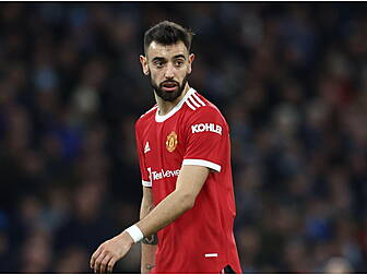 Bruno Fernandes signs new Manc...